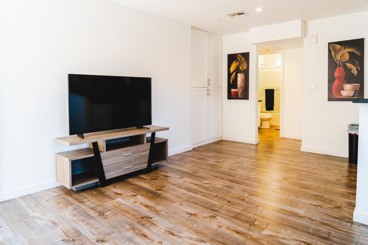 Modern Remodeled 1-Bedroom Close To Hollywood Walk Of Fame With Parking Los Angeles Dış mekan fotoğraf